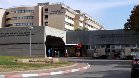 בית החולים שיבא-תל השומר. מתפללים לשלום הילד