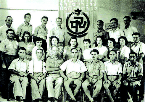 צוות הקנטינה בצריפין, 1949 | צילום: מתוך הספר "שקם - 40 שנה בשירות הביטחון"